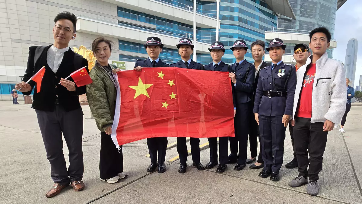 香港KOL觀元旦升旗禮 祝福祖國祝福香港