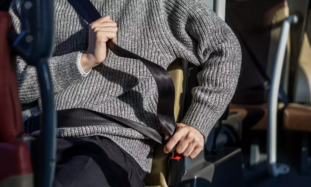 許鴻鵠：從善如流、事不避難—讚賞香港特區政府果斷處理巴士安全帶政策