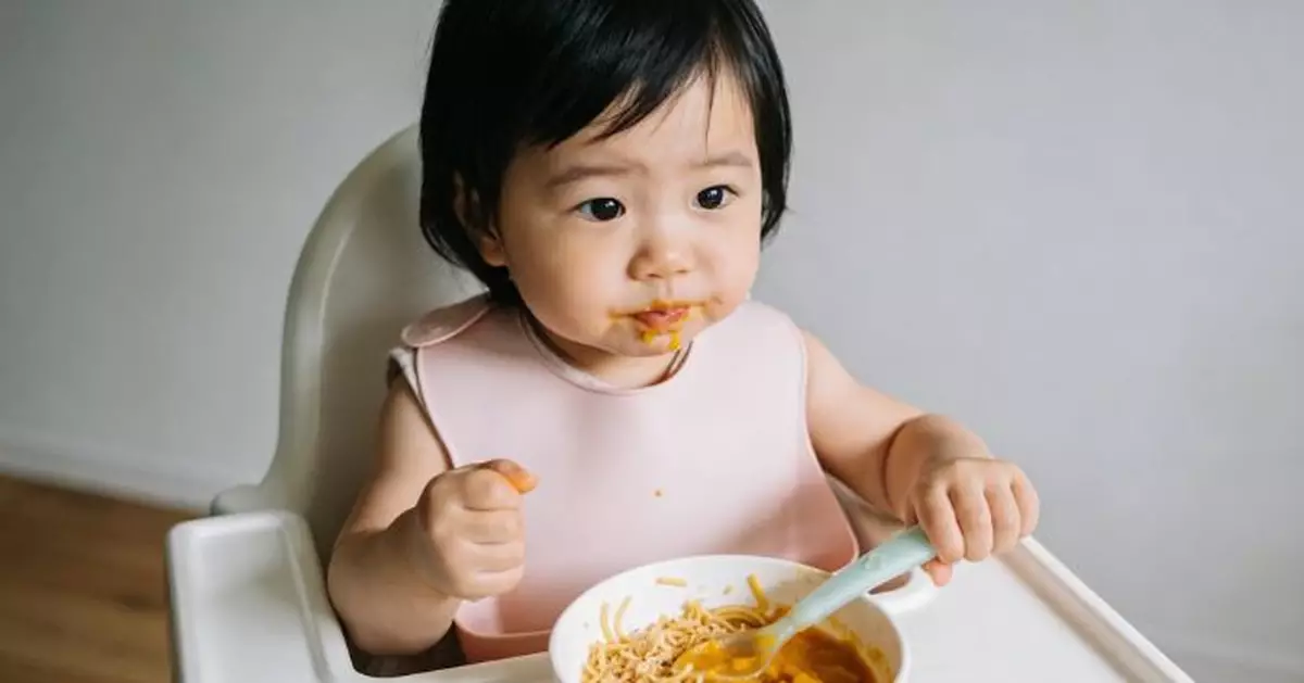 由「食泥」到「揀飲擇食」：BLW、手指食物同埋「唔鍾意食菜」嘅煩惱