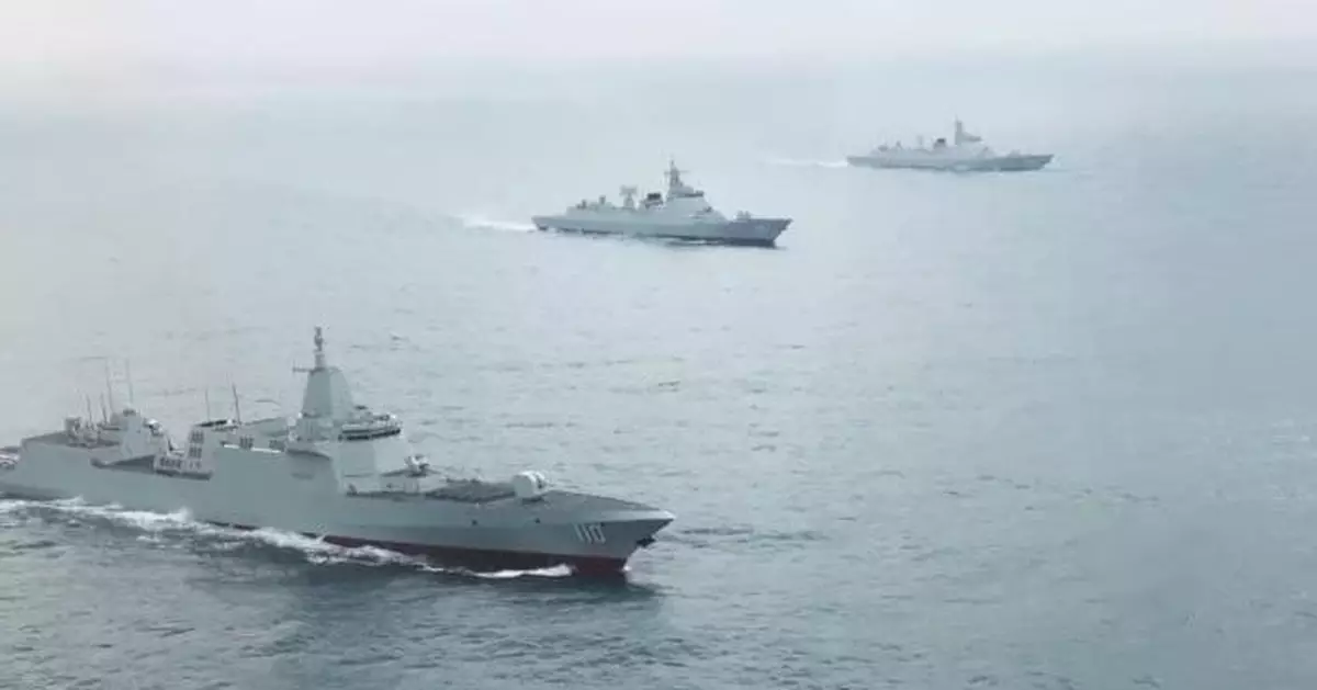 十艘萬噸大驅威震沿海　解放軍「神器」東莞安慶艦同步入列　高超音速導彈隨時上膛