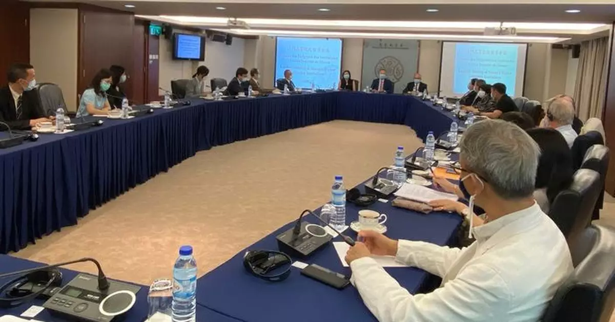高校領導召開會議 關心學生工作成效