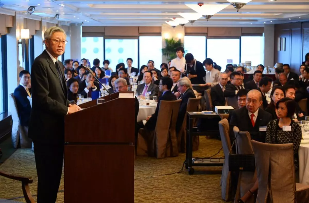 李國能連消帶打 暗諷梁振英