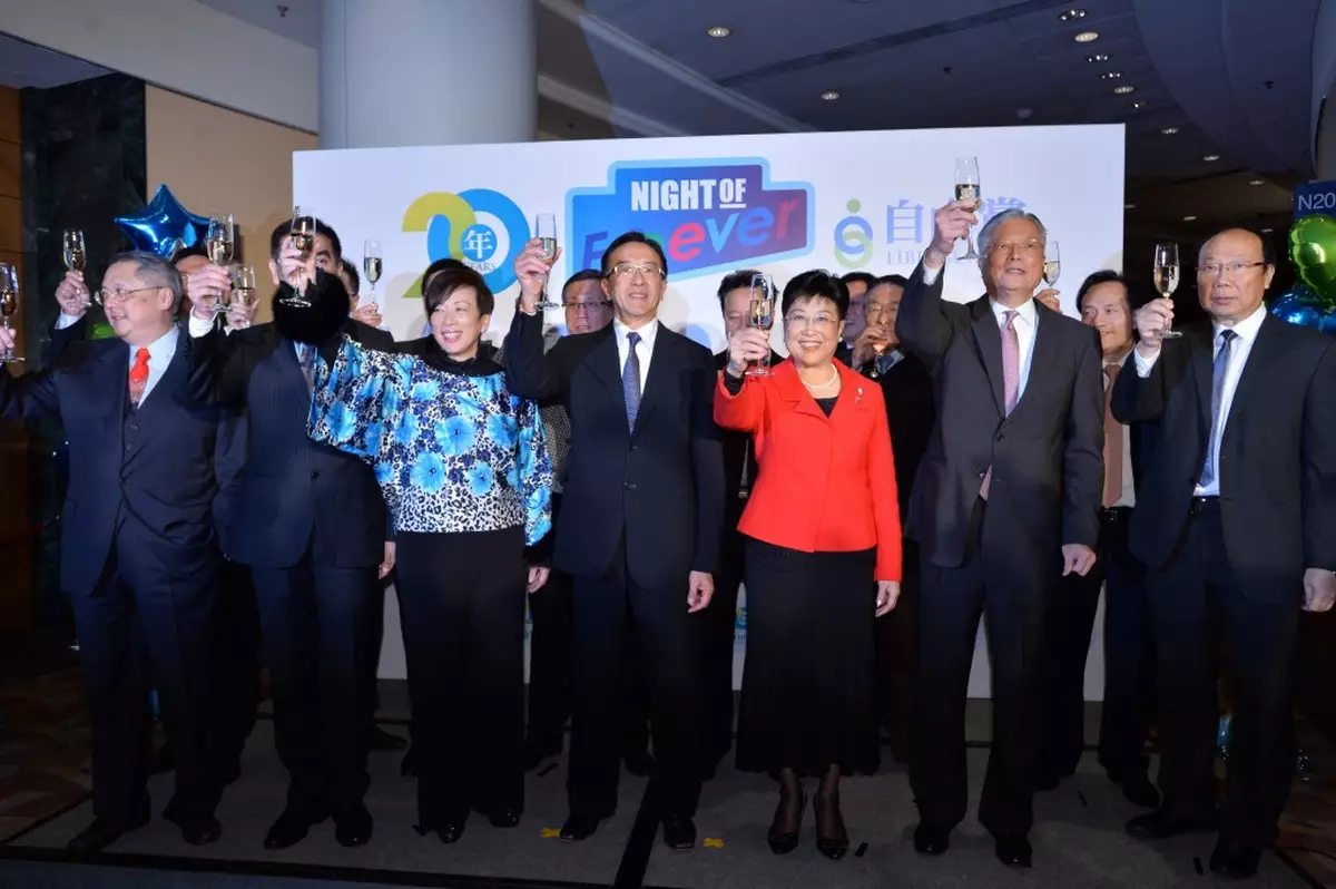 梁振英出難題考林鄭月娥