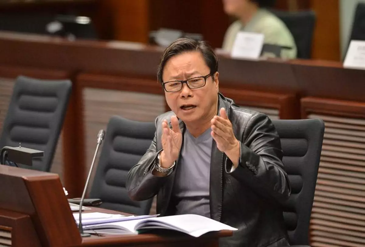 快閃黨闖駐港部隊總部  後患無窮  