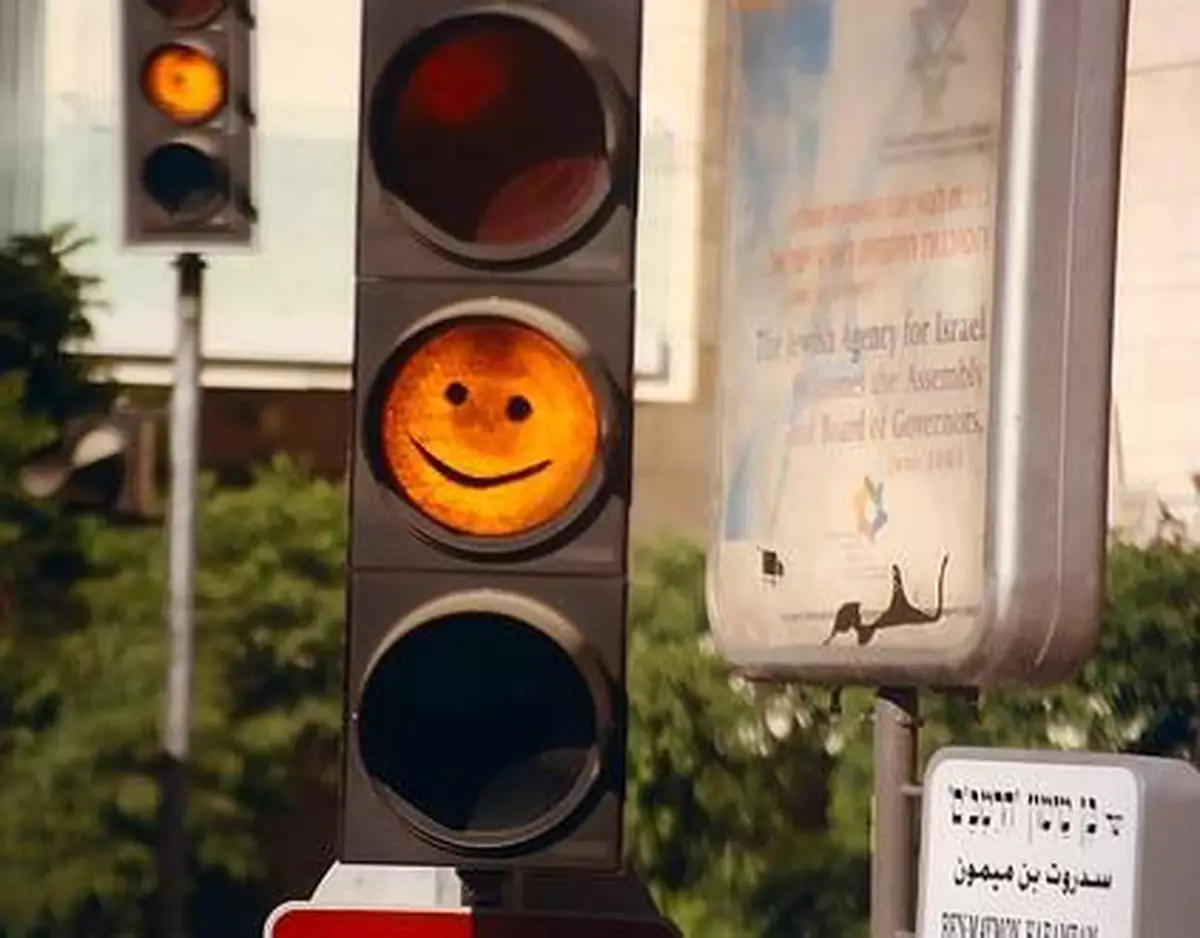 你會教孩子衝紅燈嗎？