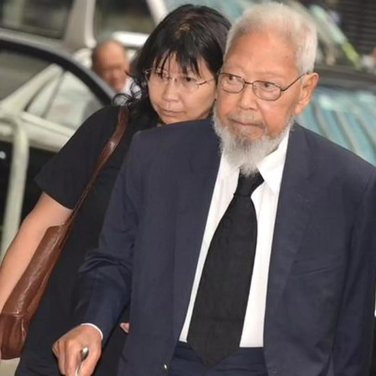 何佐芝出身望族  座右銘是「忍得、捱得」 
