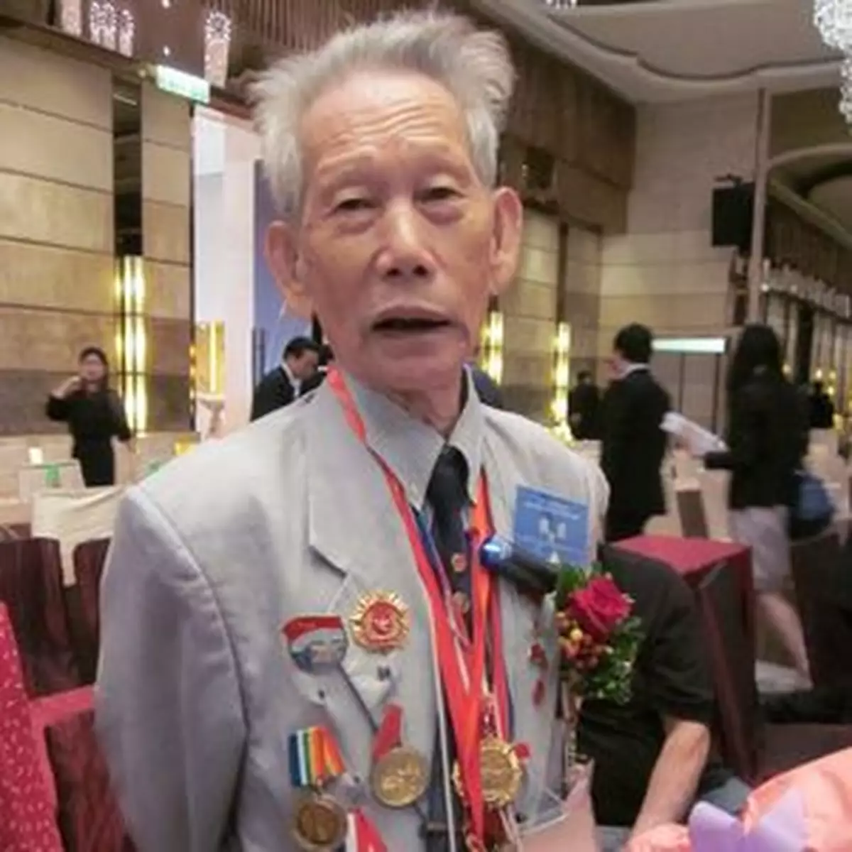 抗日老兵大談「威水史」 體內藏子彈留念