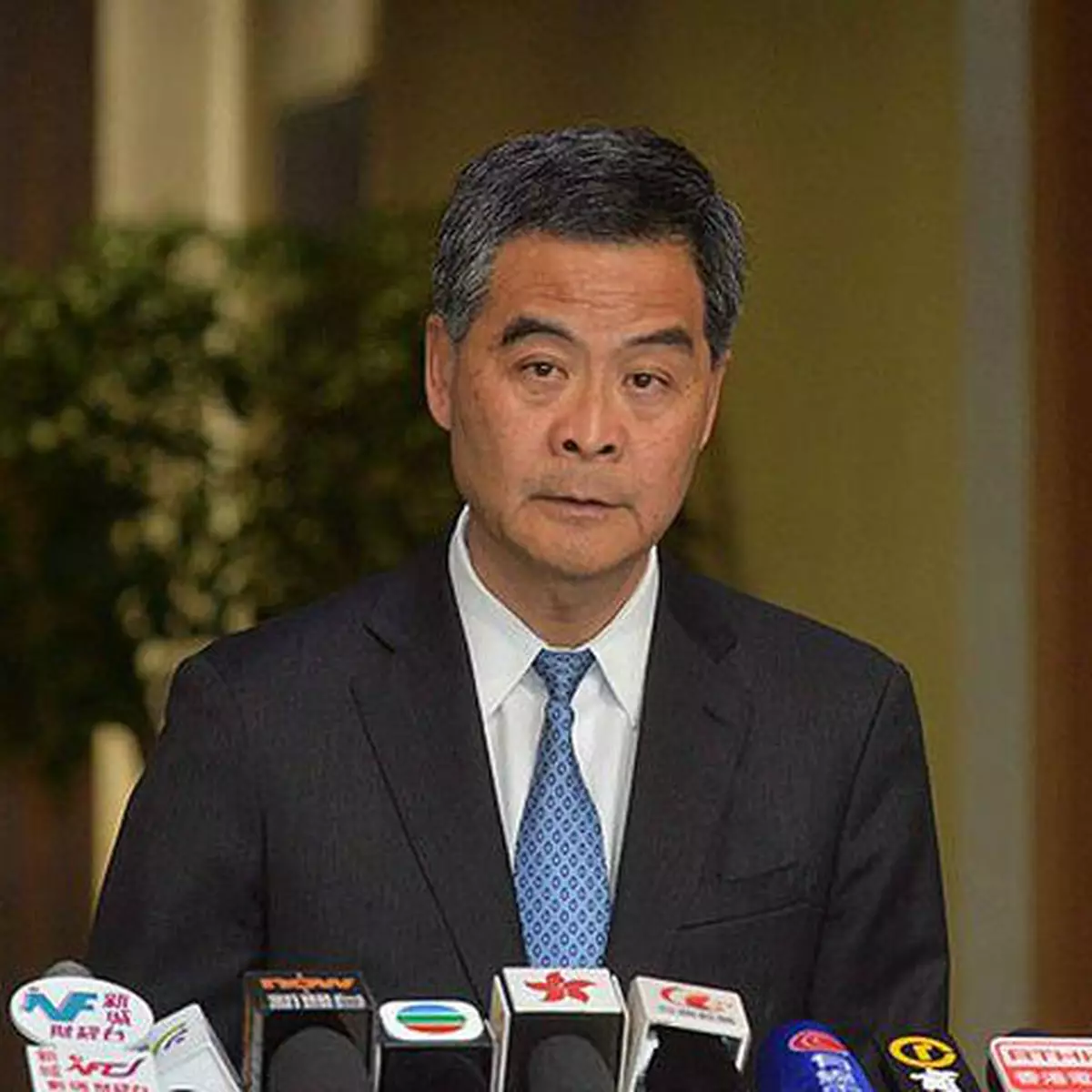 民調反政改比率增 特首質疑政治傾向
