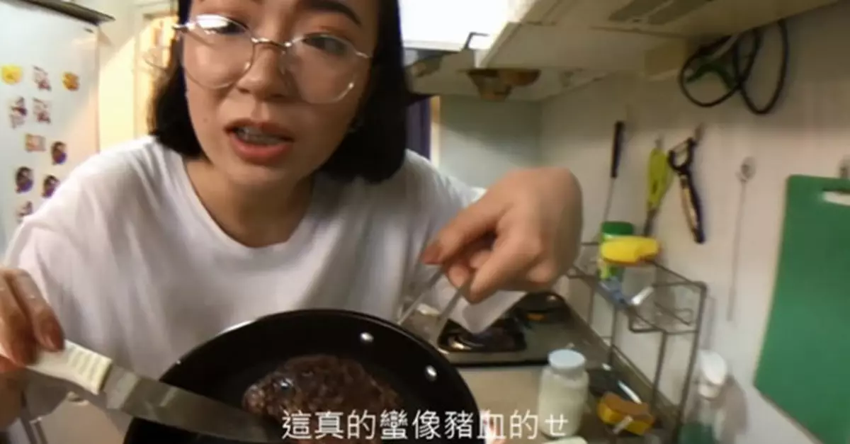 變態女經血做糕餵男友食