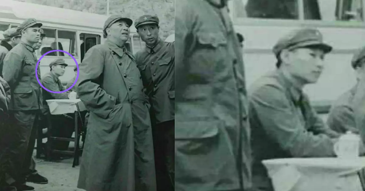 內地瘋傳81年華北大演習後排一位年青軍官 你估他是誰？