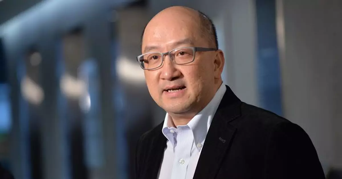 譚志源梁錦松開心玩番埋一齊