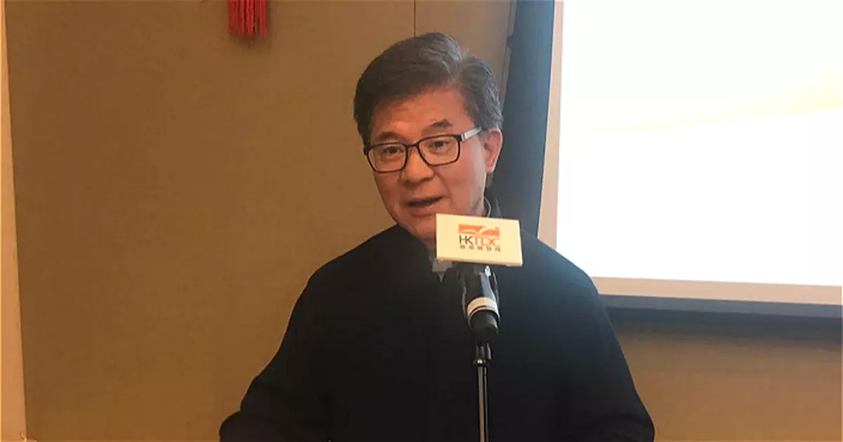 羅康瑞覺得香港樓價貴得驚人 3步乘5步咁細的樓點住呀！