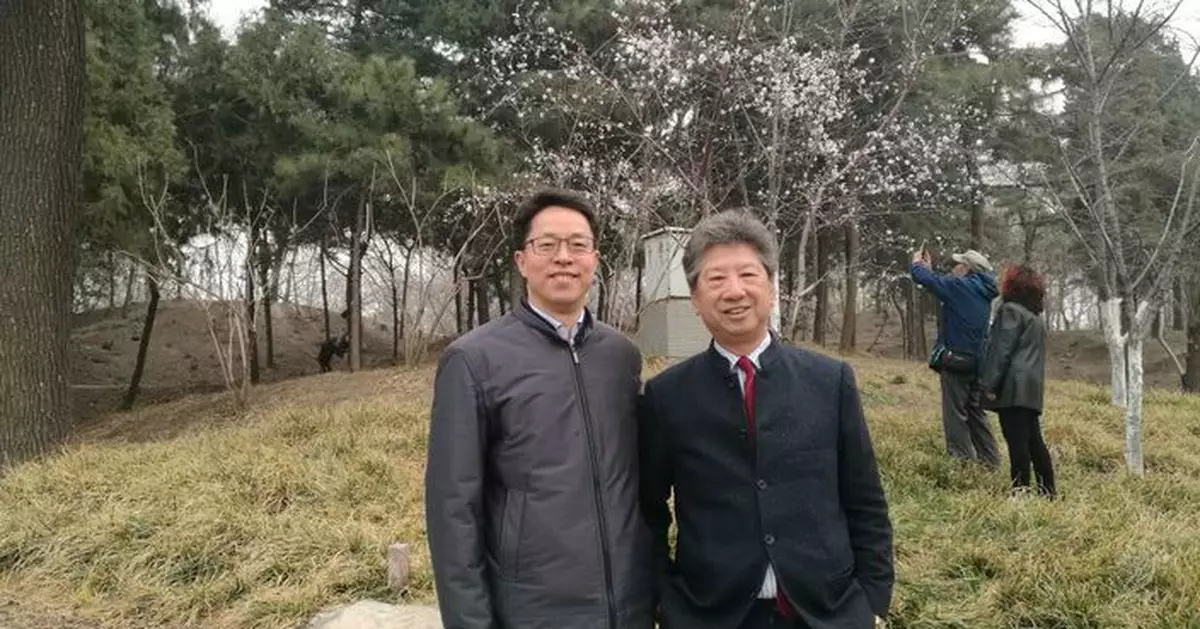 曉明哥與湯大狀春遊賞櫻  對溫和派展柔性統戰