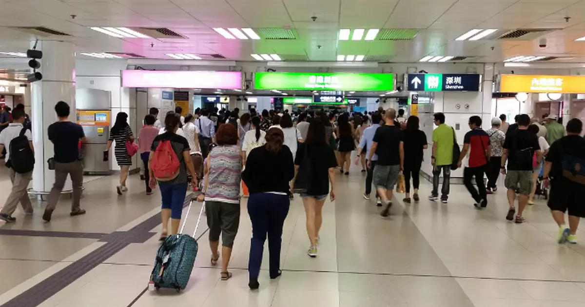 人大常委會通過《個人所得稅法修正案》 港人内地住滿183日需交稅
