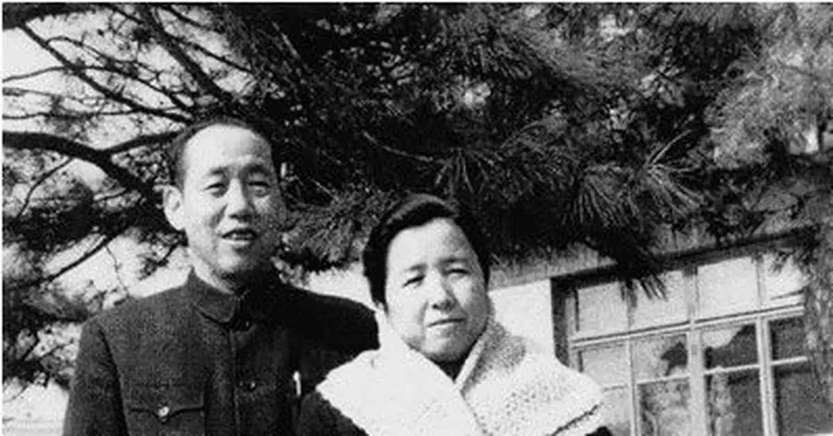 毛澤東經歷二月逆流後不信任老帥 安插中將卧底