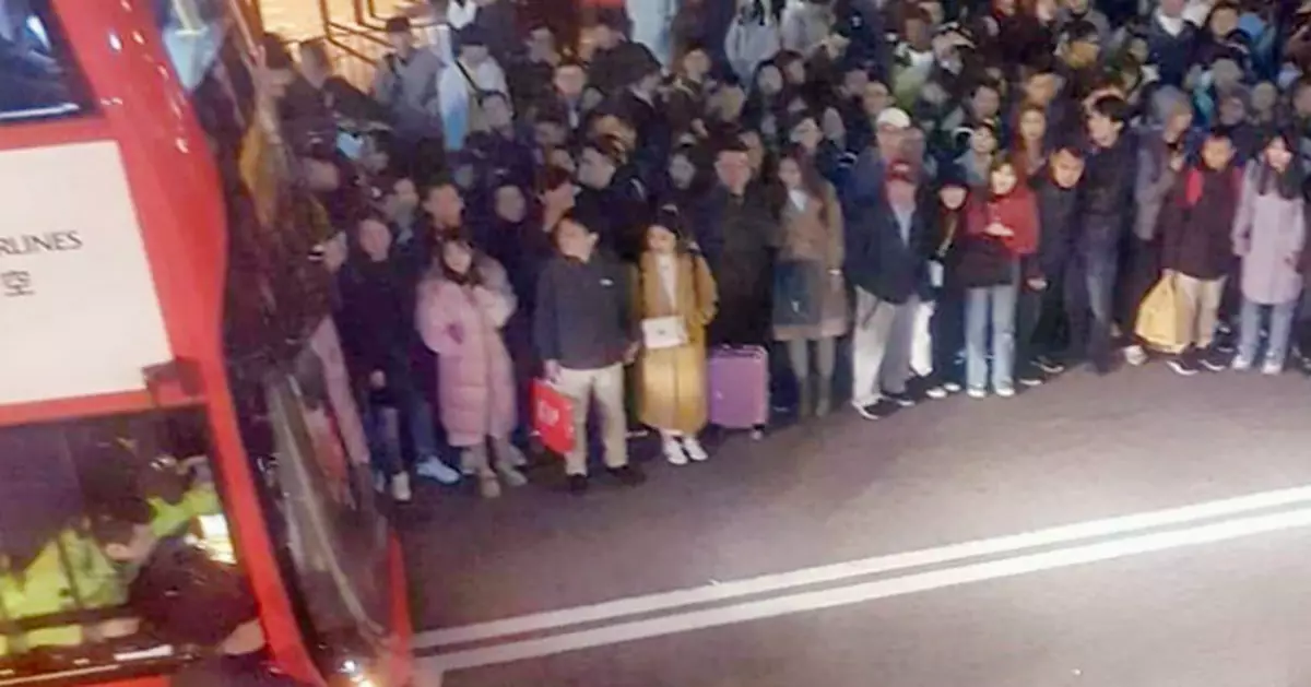 內地客倒數後過關 通宵巴疏落千人滯上水
