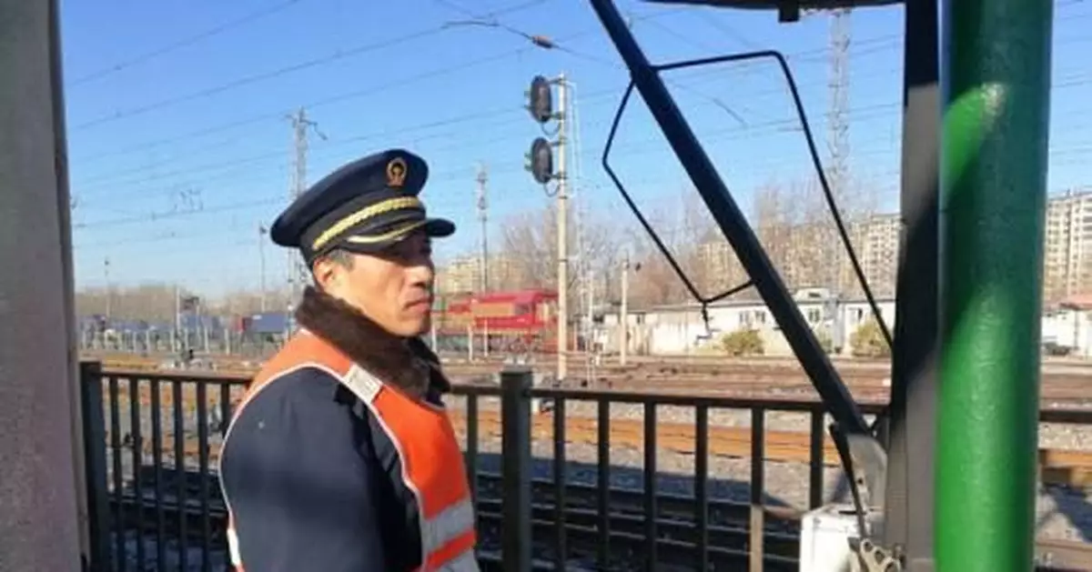 守路人的春運：除夕團圓飯4年一次 幻聽成職業病