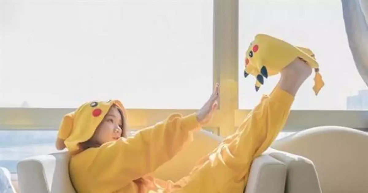 外拍辣模「全裸皮卡丘」照爆紅 尾巴有玄機