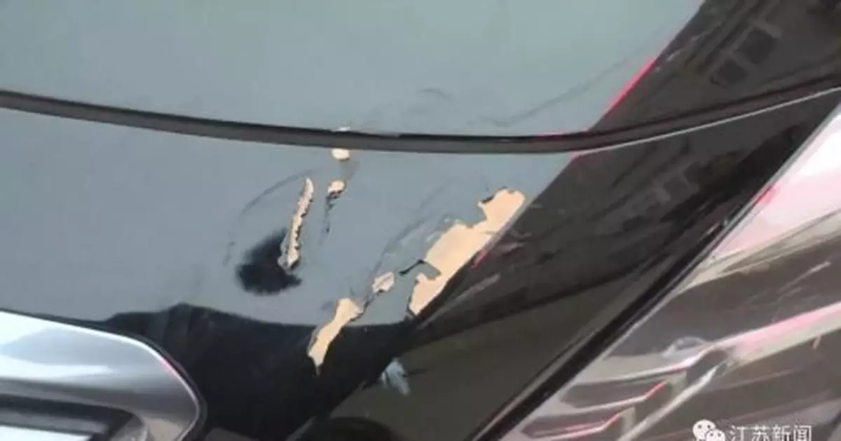 小學生刮蹭汽車後留字條道歉，車主：你給我賠……