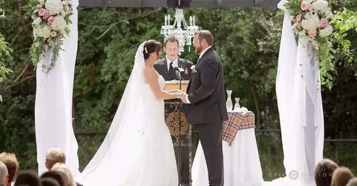 新郎婚禮上狠搧新娘一巴掌！台下賓客全嚇傻