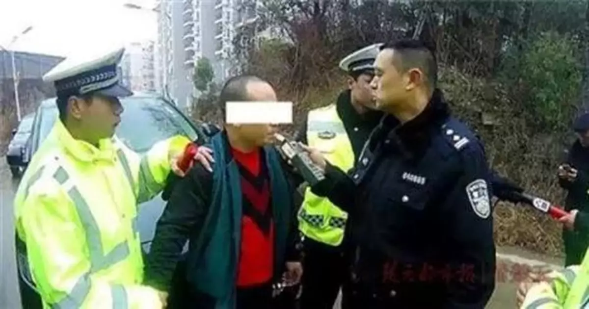 大年初三兒子醉駕被查，父親酒後「護子」一起被刑拘