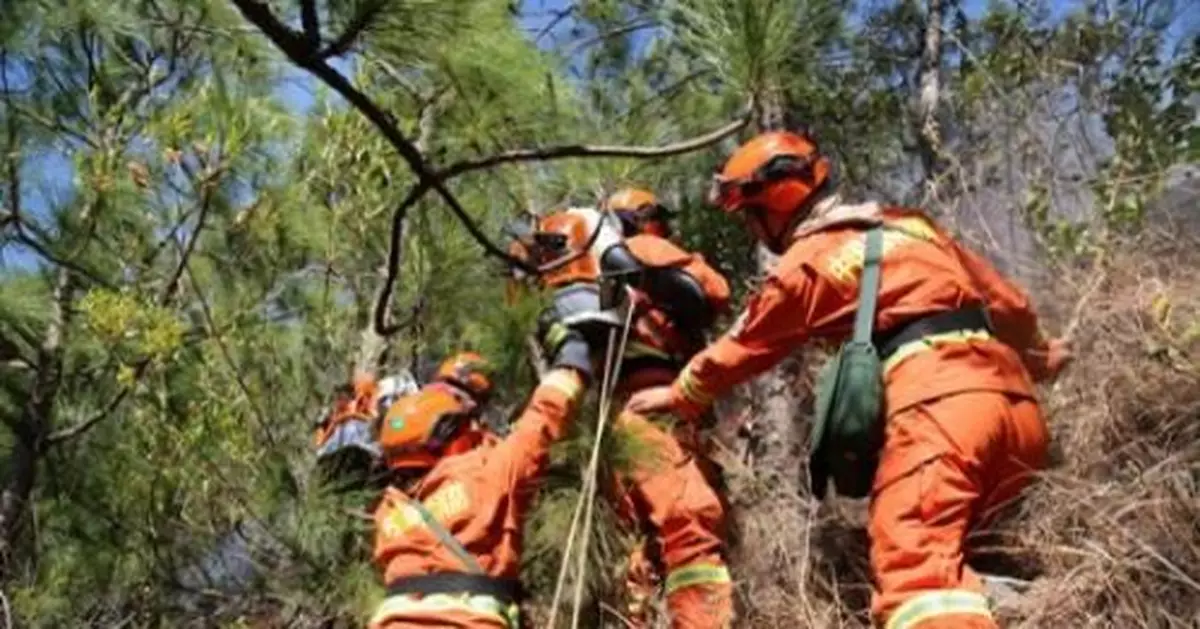 四川森林火災來勢猛 500餘消防員晝夜奮戰終撲滅