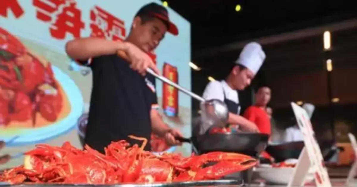 揭秘小龍蝦學院:畢業拿大專文憑 准畢業生月薪超萬