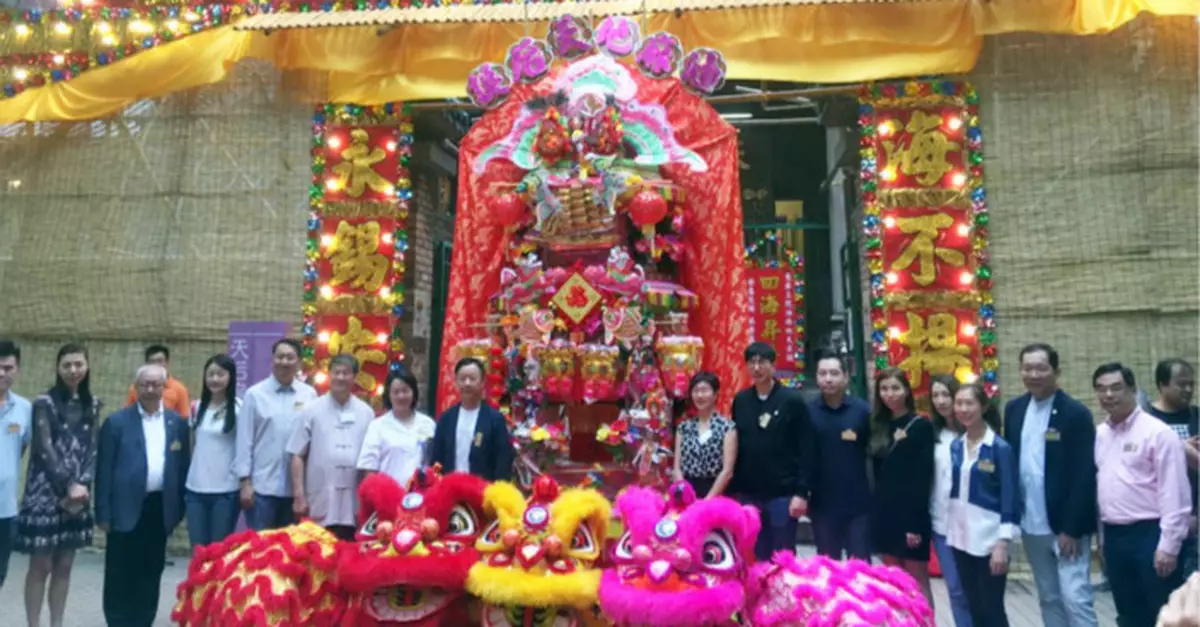 油麻地第2年復辦天后誕 廟街獨家儀式：花炮衝神