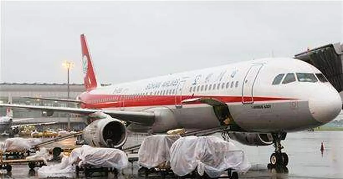 成都雙流機場遭遇雷暴 造成50架出港航班延誤