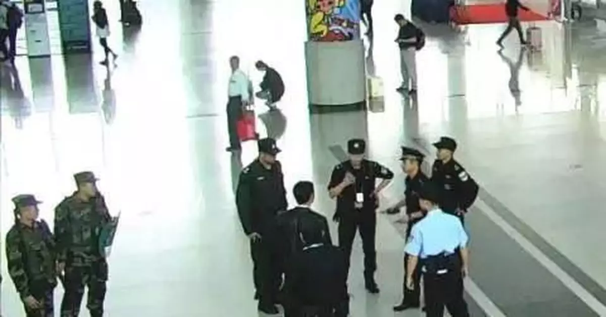 男子殺人坐飛機出逃 接下來發生的一幕徹底懵了