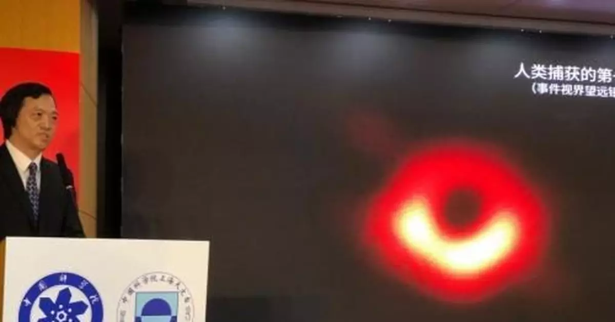 人掉進黑洞會怎樣？ 可能變「麵條」也可能活著