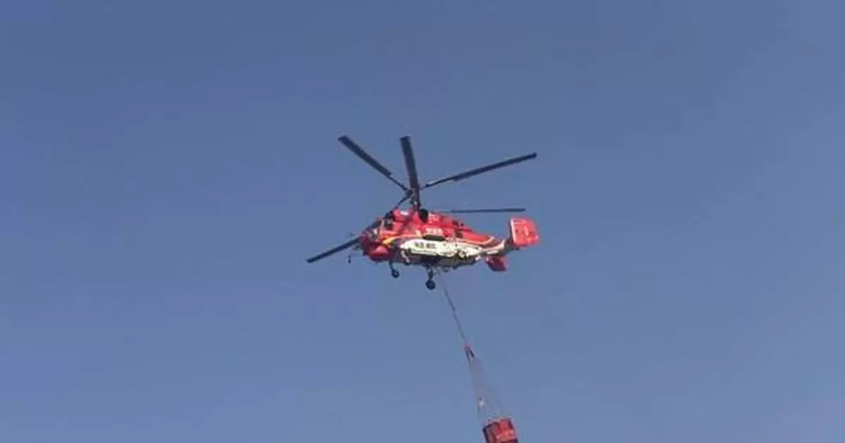 直升機航拍木里火災現場 多方向火勢強勁