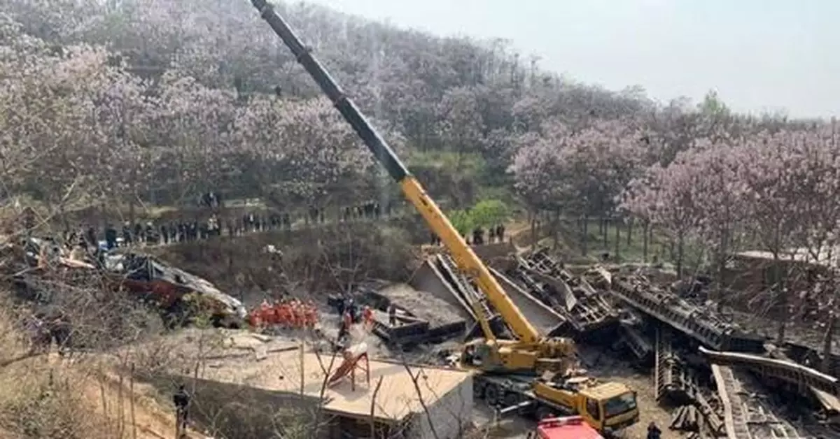 中鋁一列貨運火車脫軌 致4人遇難