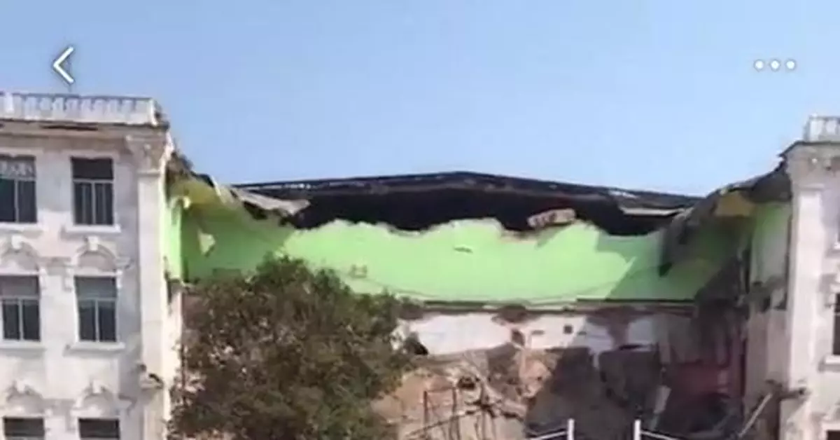 山東蓬萊市原人民劇院部分坍塌 無人員傷亡