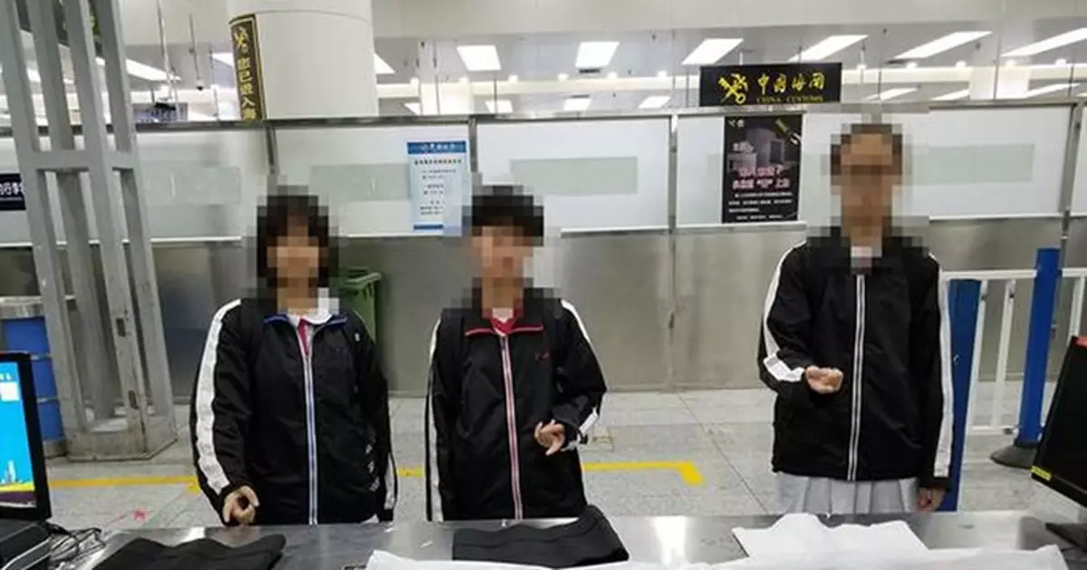 三香港初中女生偷運39部iPhone過關