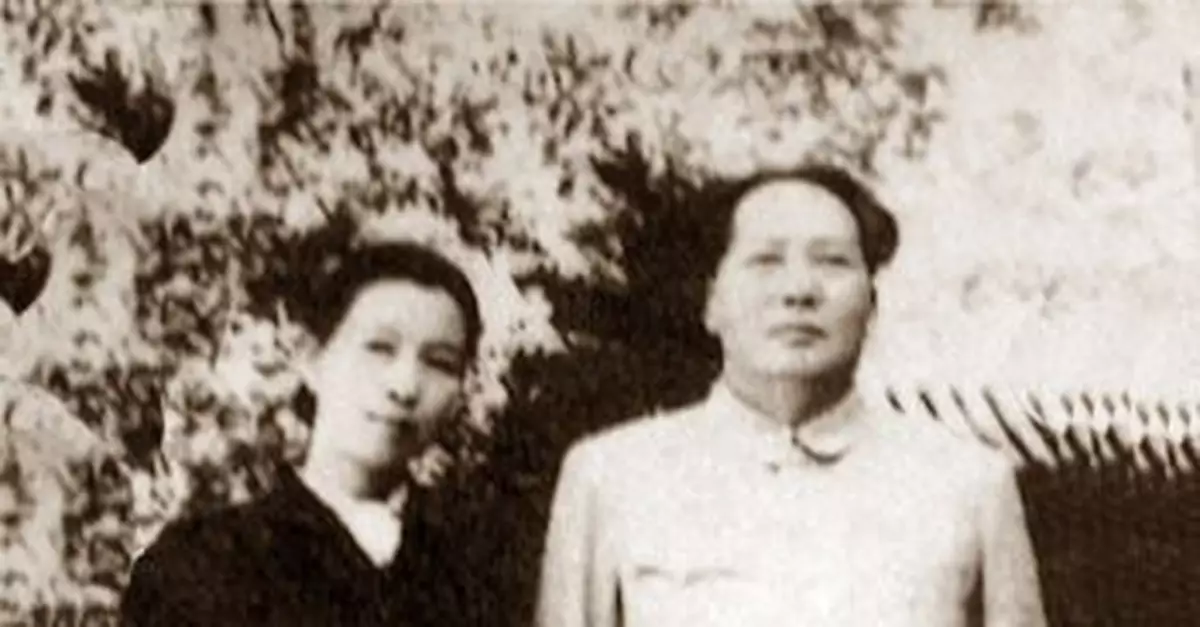 江青用手帕自殺:為何留下「值得紀念」字樣?