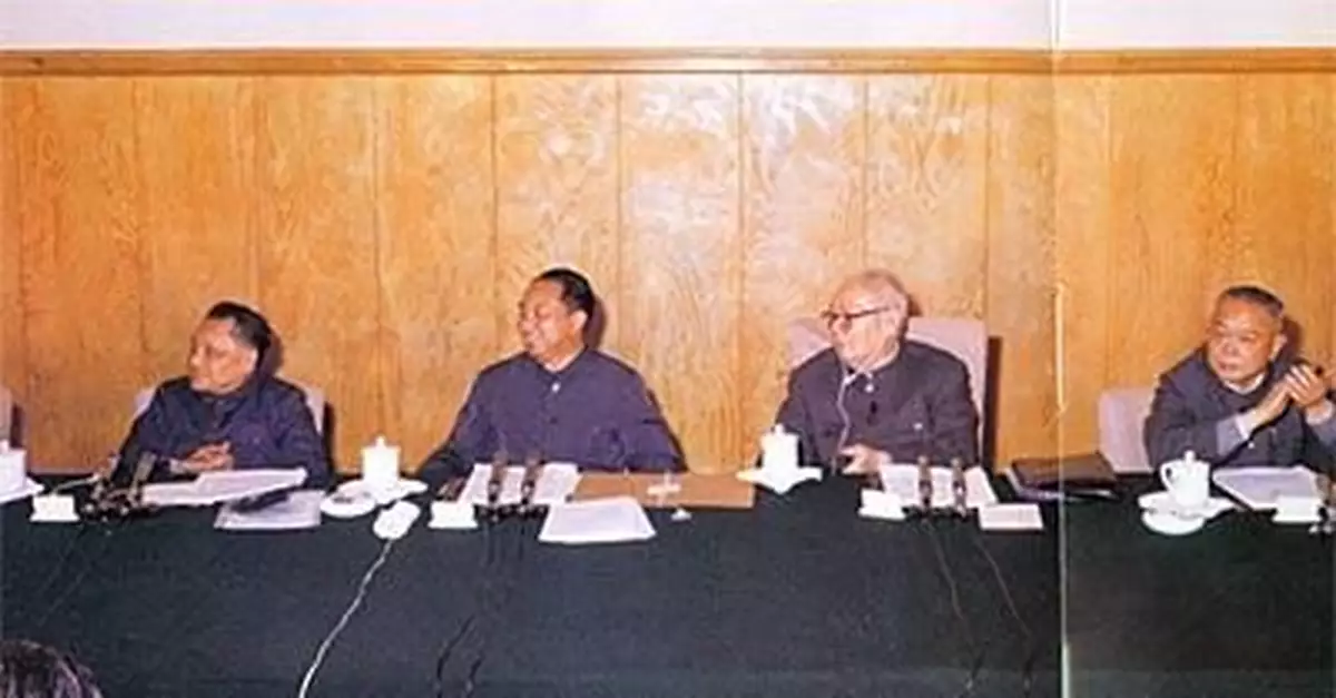 華國鋒與「四人幫」徹底鬧僵:由誰處理毛主席後事