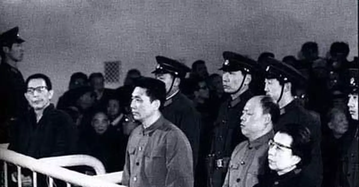 「四人幫」被捕：江青很平靜，王洪文反抗最激烈