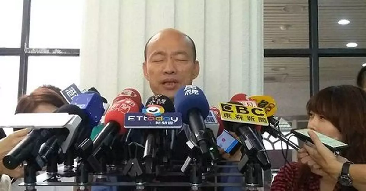 韓國瑜睡眠不靠酒精靠心經？ 網友：他那個是假佛經
