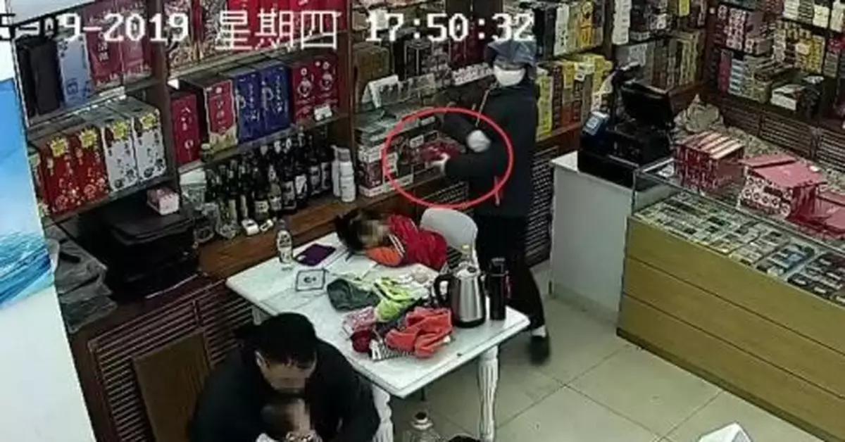 煙酒店店主接待「神秘女」 老闆娘查看監控後氣壞了