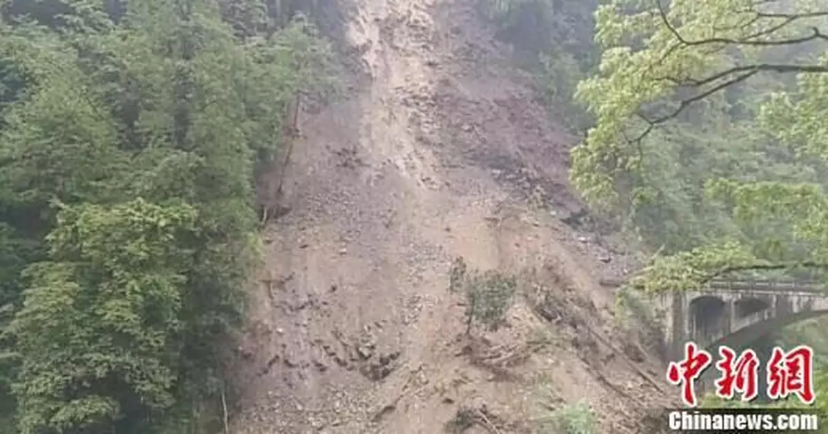 雲南獨龍江公路因山體垮塌交通中斷