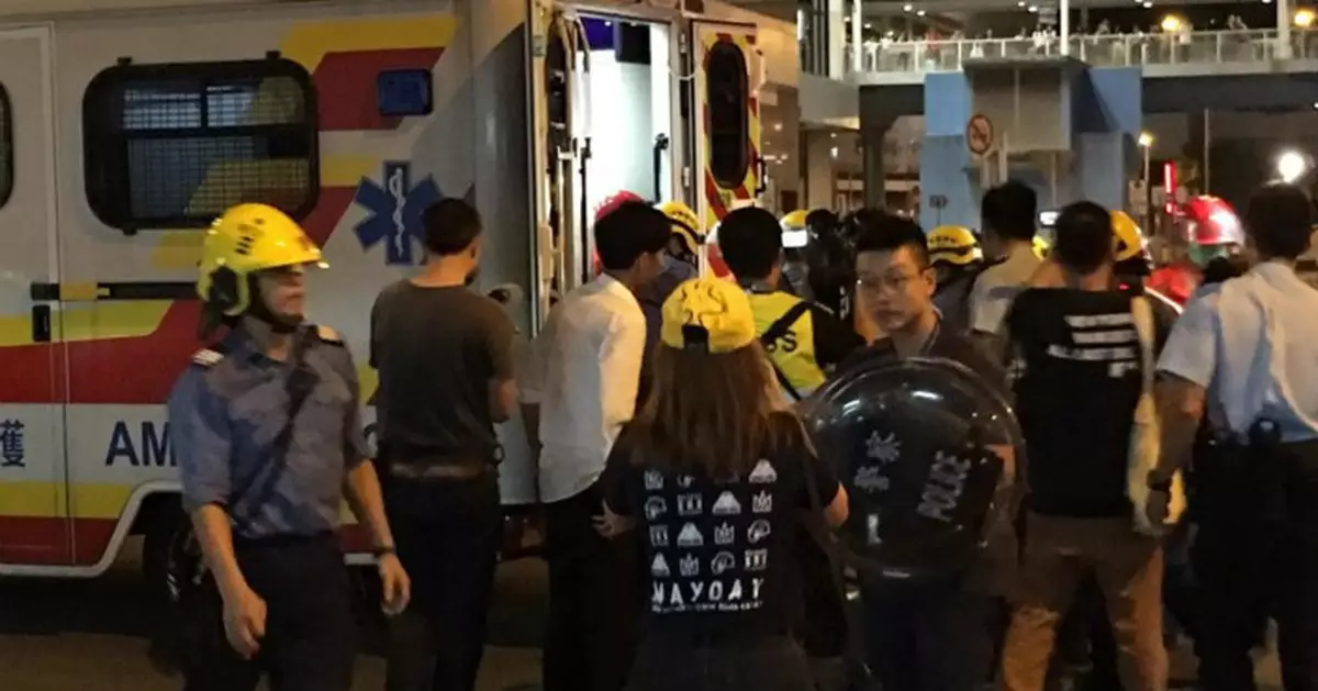太古廣場掛反修例橫額 黃衣男子意外墮下傷重不治