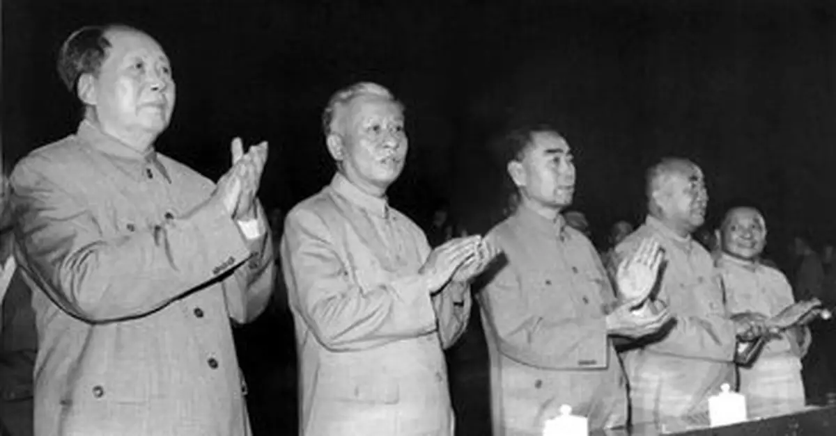 劉少奇1966年懇請辭去國家主席：使黨少受損失