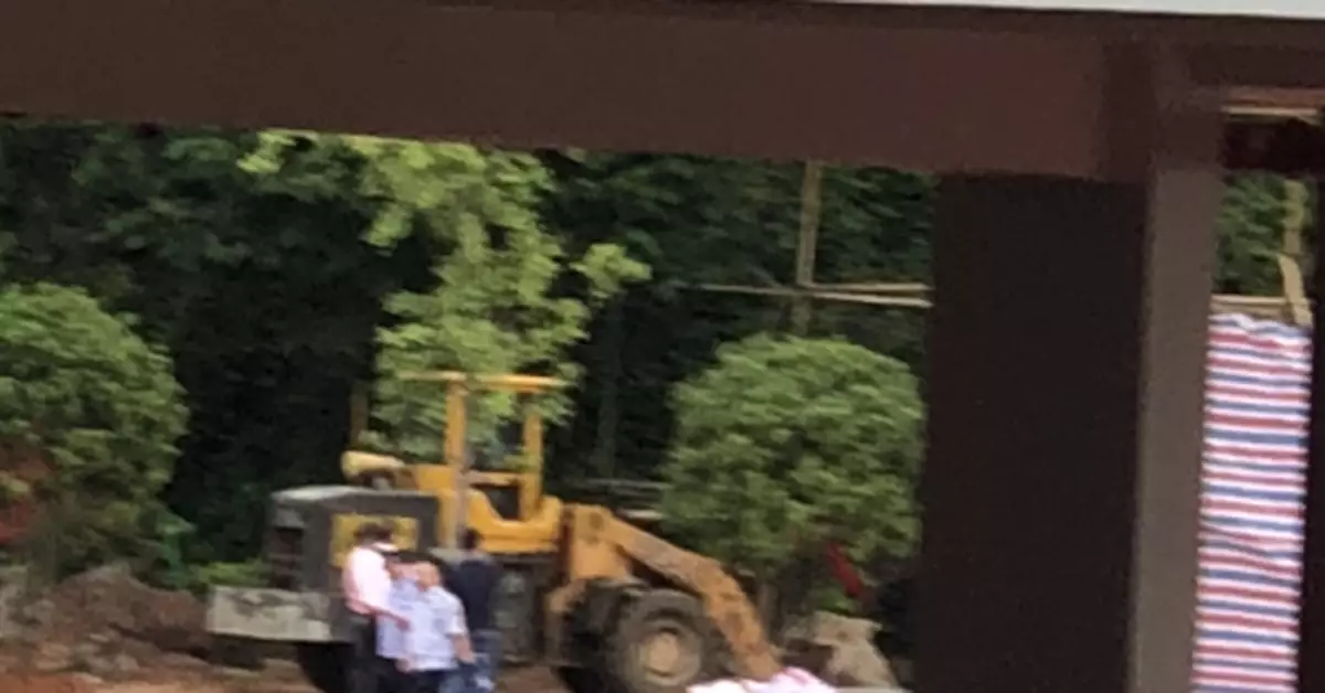 教師舉報操場偷工減料後失蹤15年 遺體現操場下方