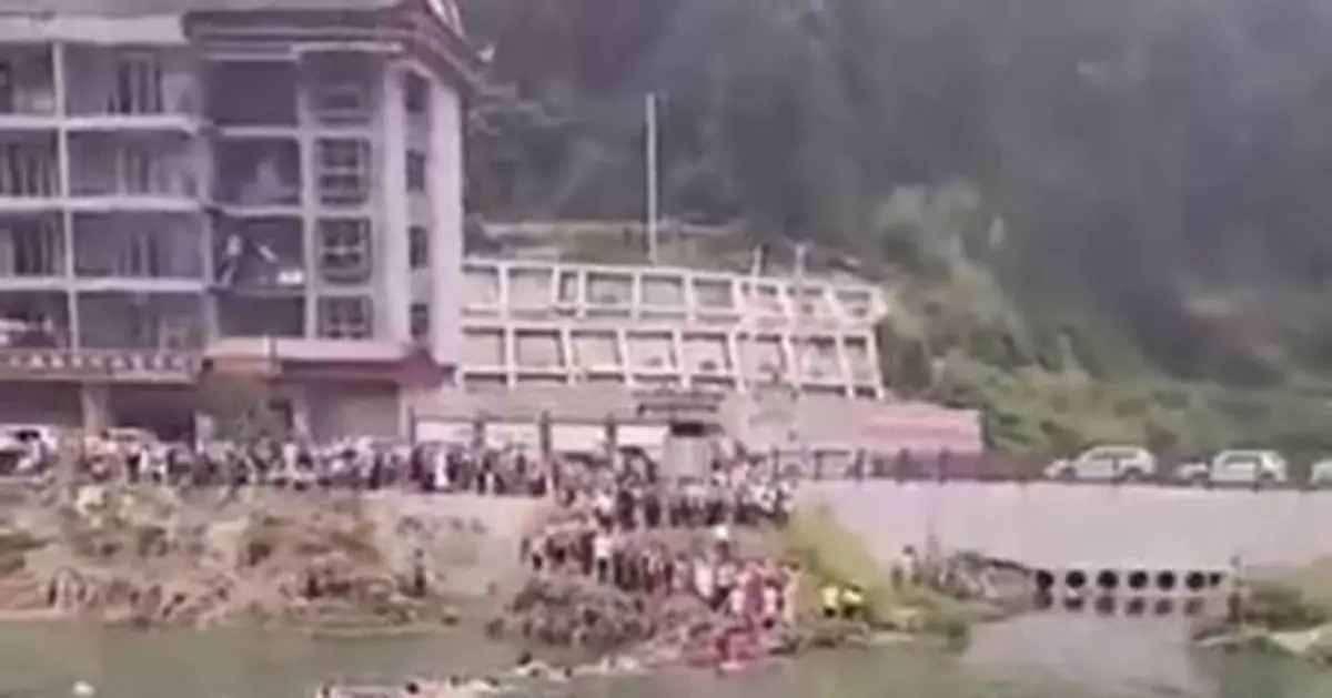 湖南龍山龍舟賽浮橋垮塌致2人亡 官方曾稱無人傷亡