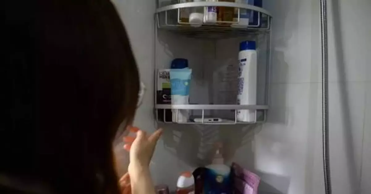 與男生同租，浴室卻出現女性護膚品！她嚇得倉皇逃跑