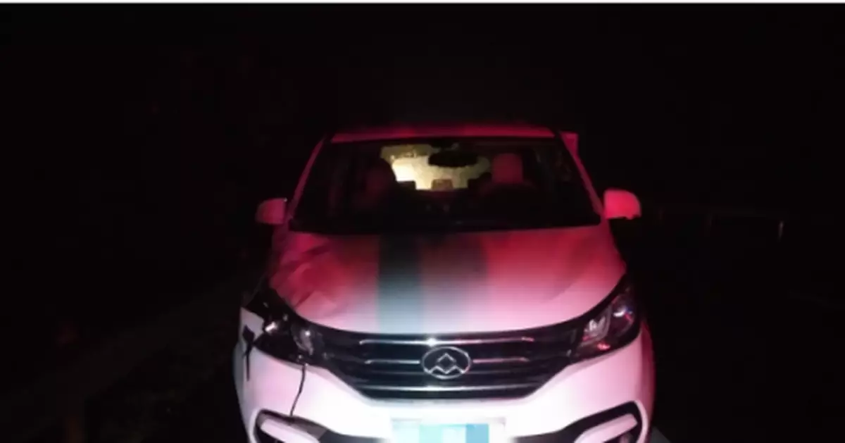 男子高速開夜車30秒看手機18次致車禍1人死亡