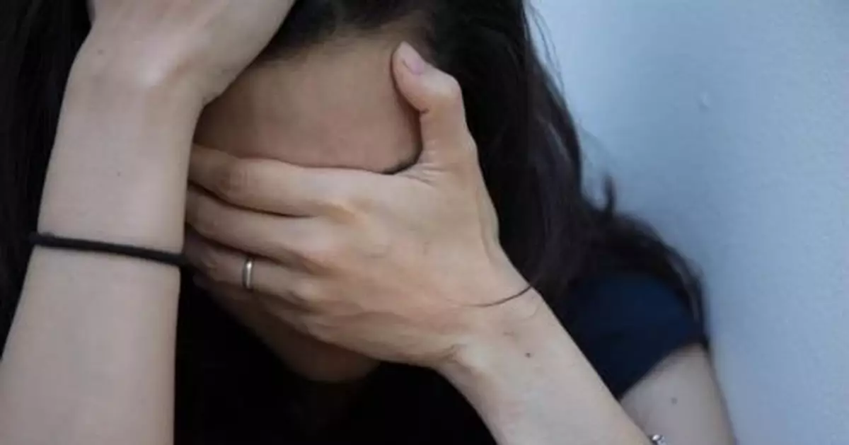 喝酒、脫褲2選1！女友在旁 渣男仍硬上閨蜜