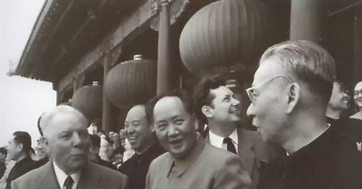 劉少奇下台前夕：高幹們不願涉足兩主席間的矛盾