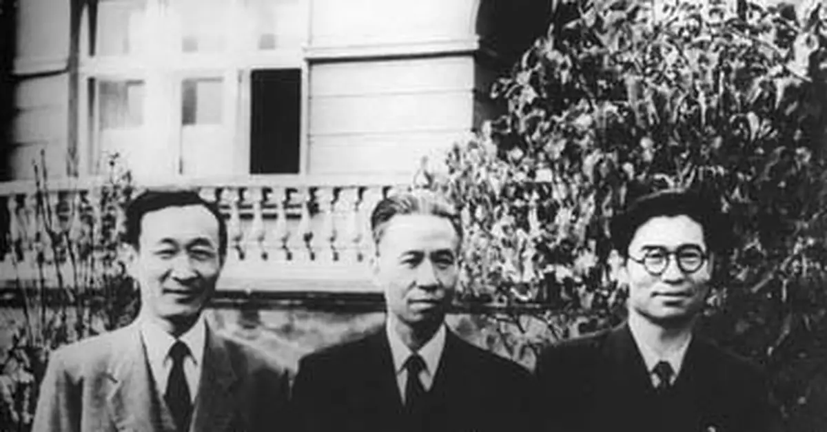 高崗的權力何以能迅速超越周恩來與劉少奇？